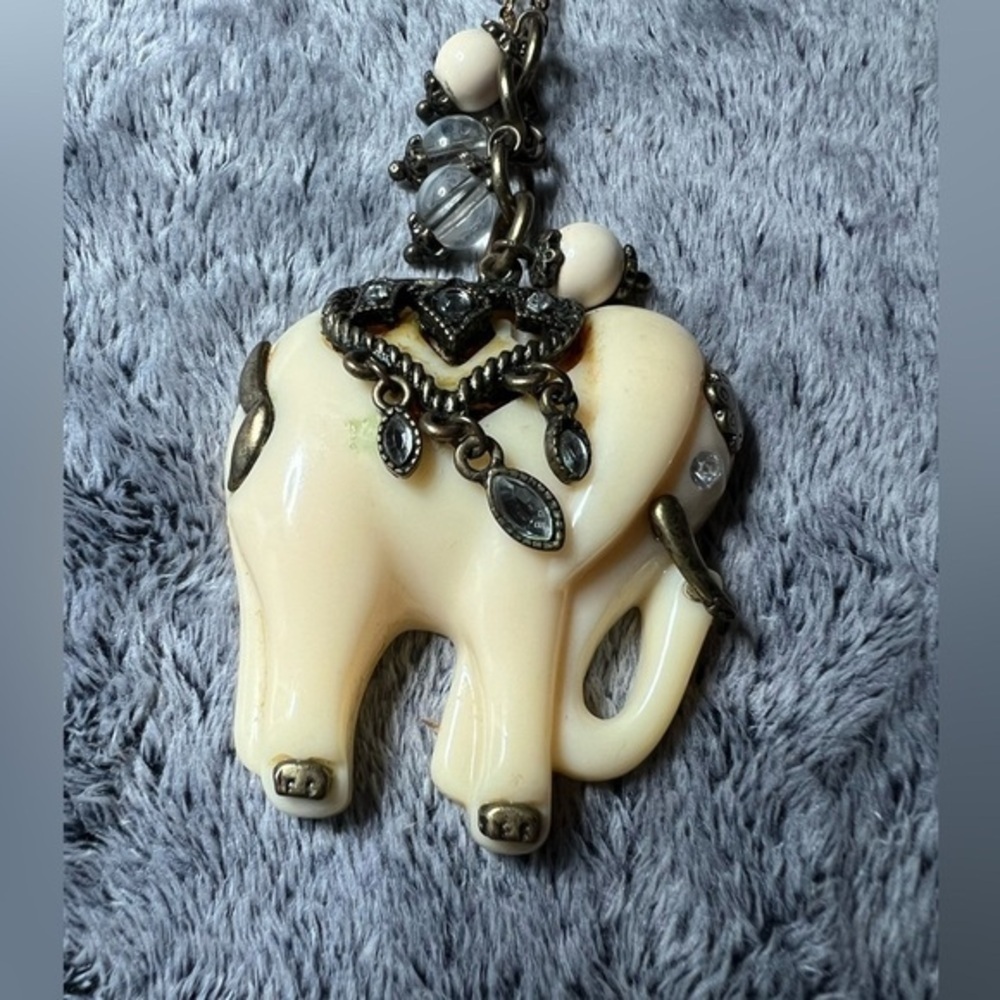 Vintage Ivory Colored Resin Elephant Pendant Necklace 18in